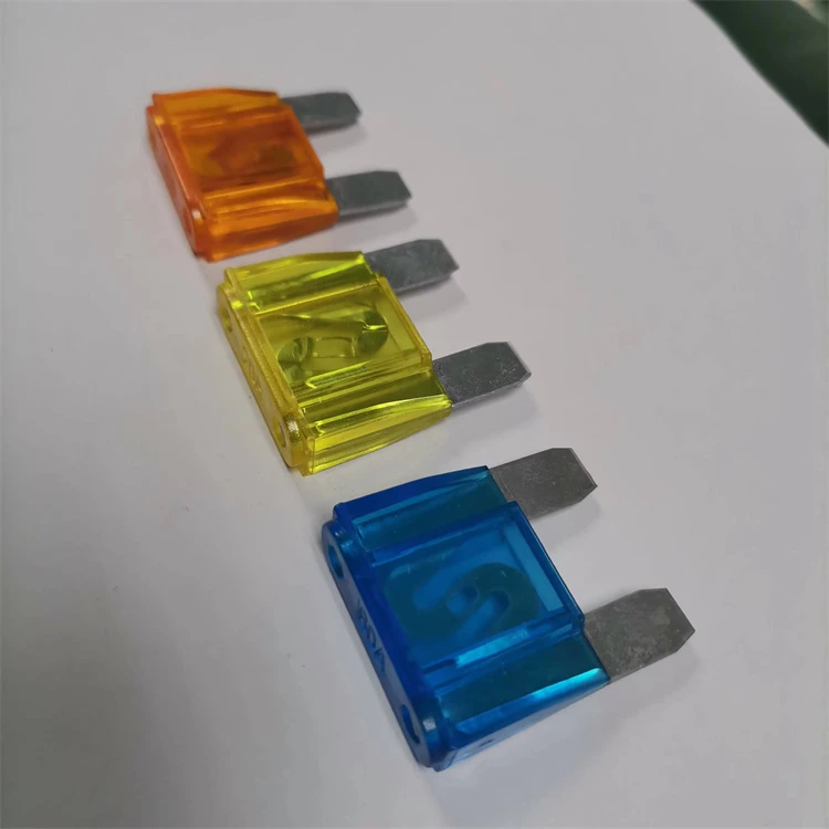 Dissmann Automotive blade fuse67